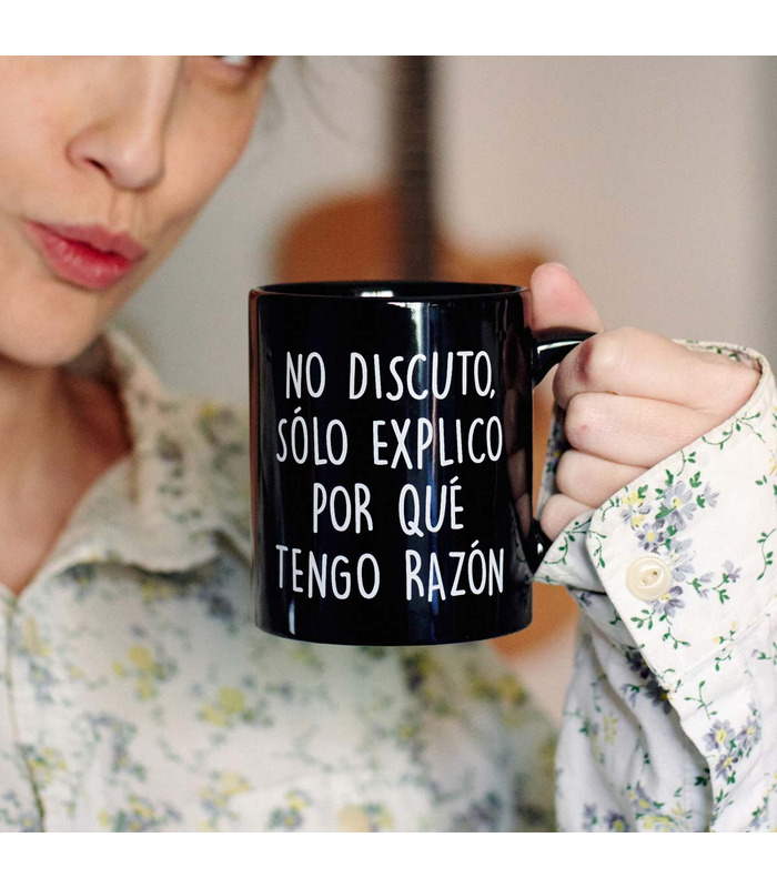Taza con mensaje No discuto, solo explico por qué tengo razón