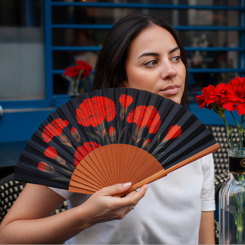 Abanico con estampado de claveles