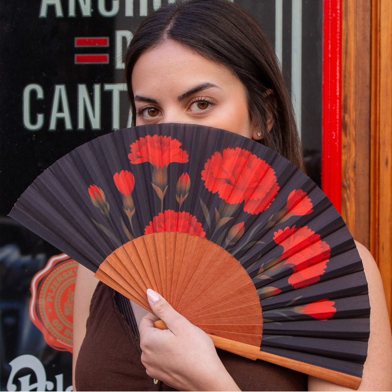 Abanico con estampado de claveles