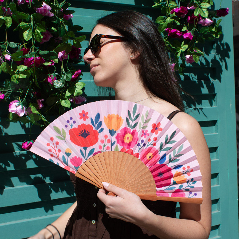 Éventail original avec impression de fleurs sauvages